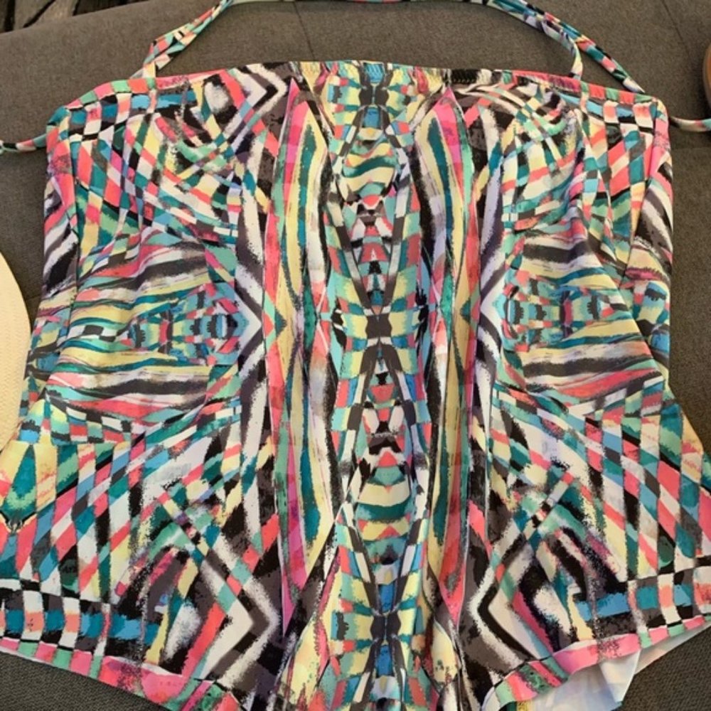 Becca Tankini (Top only) - Picture 2 of 6